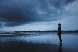 流过岁月的泪珠（一个女孩的成长故事）