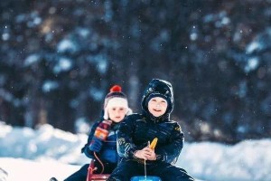 冬日里的乐趣：探索冰雪世界的奇妙之旅