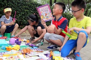 跳蚤市场的秘密（探寻废旧物品背后的故事）