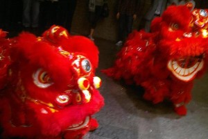 狮舞传说——勇气与传承（一个年轻人通过学习舞狮，收获勇气和成功的故事）