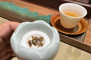 香径记——传统文化芬芳的穿越之旅（女孩与香料商的短暂相遇）