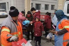 雷锋的故事：传递爱心的小红花