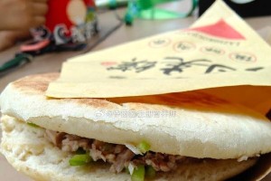 饥饿是门后的香（一个关于母亲的故事）