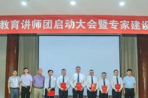 共迎时代挑战的勇气（一个人物在面对挑战中的成长）