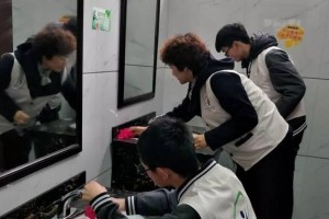 从小事做起（一位义工的故事）