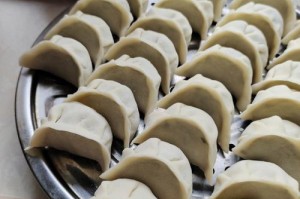 亲手包的饺子好吃（以家人为媒，传承美食文化）