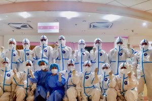 勤恳的医生（治病救人，不畏艰辛）