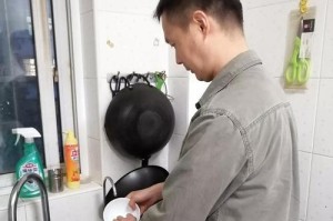 草莓园的小队友（一起分担，快乐成长）