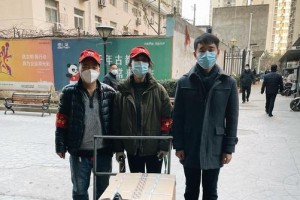 阳光下的坚守（一家四口的疫情生活）