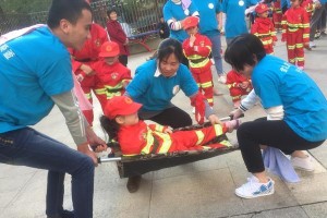 大手牵小手（温情故事）