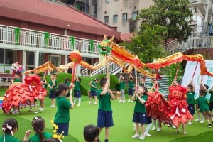 小镇上的端午节庆典（小镇上的端午节庆典）