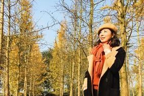 冬风悄悄来临的故事（寒冷中的温暖）