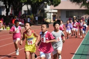 青春永不止步，奔跑向人生巅峰（青春永不止步，奔跑向人生巅峰）